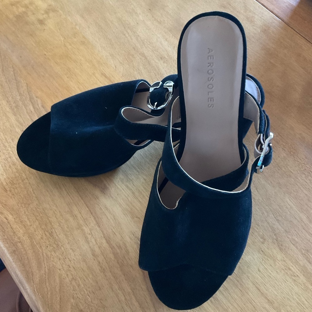 NWOB AEROSOLES Cosmic. Suede Heel In Black. Open-Toe Mule Sandals. Size 9